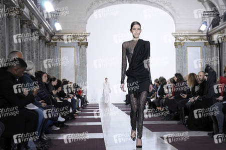 Yiqing Yin Fashion Show, Haute Couture Fashion Week Paris
