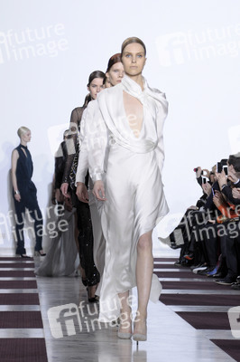 Yiqing Yin Fashion Show, Haute Couture Fashion Week Paris