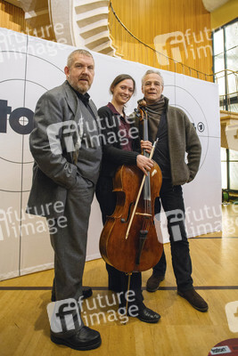 Klaus Behrendt und Dietmar Bär mit Laura Sundermann