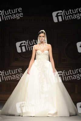 Tony Ward Fashion Show, Haute Couture Fashion Week Paris
