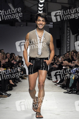 Antonio Ortega Fashion Show, Haute Couture Fashion Week Paris