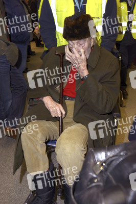 Anlunft von Christopher Lee in Berlin Tegel