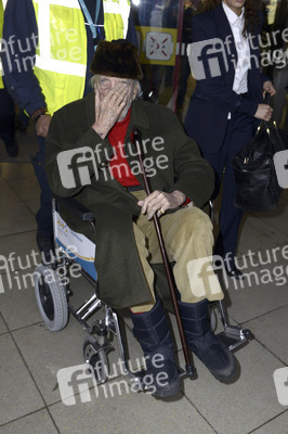 Anlunft von Christopher Lee in Berlin Tegel