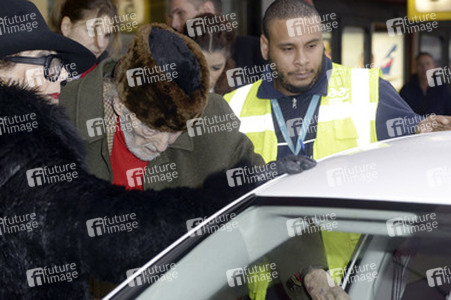 Anlunft von Christopher Lee in Berlin Tegel