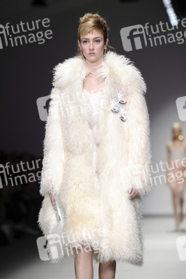 Holly Fulton Fashion Show, London Fashion Week