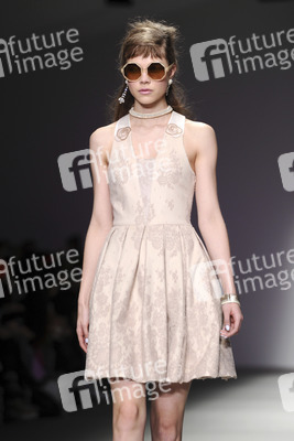 Holly Fulton Fashion Show, London Fashion Week