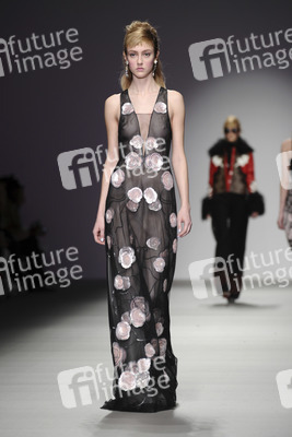 Holly Fulton Fashion Show, London Fashion Week