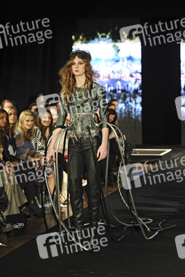 Gyunel Fashion Show, London Fashion Week