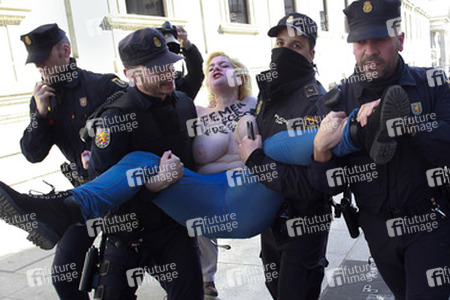 Femen Demo gegen Polizeistaatgesetz, Madrid