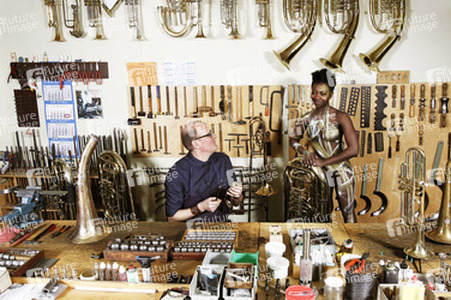 WORKING ART: Metallblasinstrumentenmacher / Brass Wind Instrument Maker Body Painting