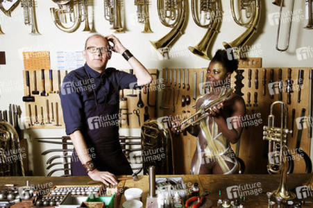 WORKING ART: Metallblasinstrumentenmacher / Brass Wind Instrument Maker Body Painting