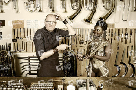 WORKING ART: Metallblasinstrumentenmacher / Brass Wind Instrument Maker Body Painting