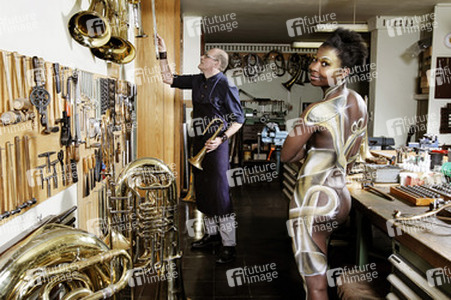 WORKING ART: Metallblasinstrumentenmacher / Brass Wind Instrument Maker Body Painting