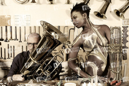 WORKING ART: Metallblasinstrumentenmacher / Brass Wind Instrument Maker Body Painting
