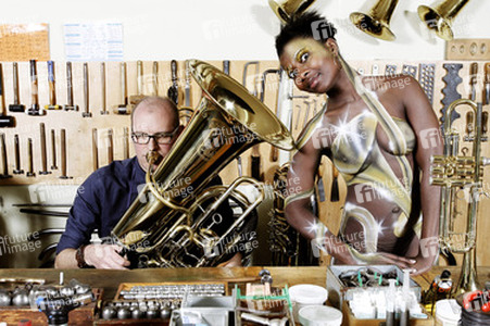 WORKING ART: Metallblasinstrumentenmacher / Brass Wind Instrument Maker Body Painting