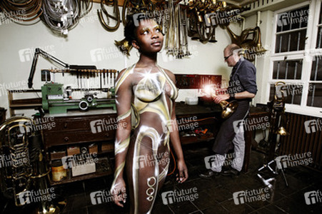 WORKING ART: Metallblasinstrumentenmacher / Brass Wind Instrument Maker Body Painting