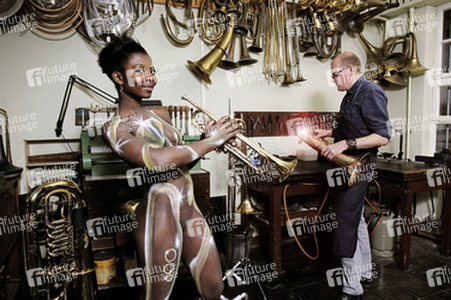 WORKING ART: Metallblasinstrumentenmacher / Brass Wind Instrument Maker Body Painting
