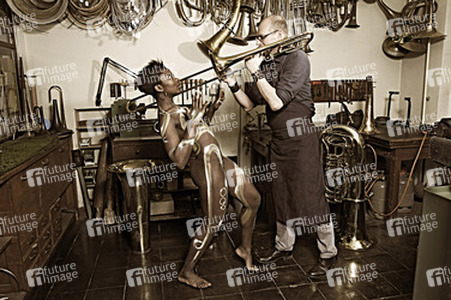 WORKING ART: Metallblasinstrumentenmacher / Brass Wind Instrument Maker Body Painting