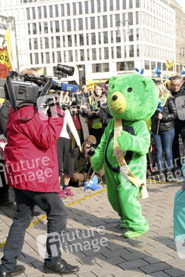 Kazaguruma-Demo zum 4. Jahrestag von Fukushima, Berlin
