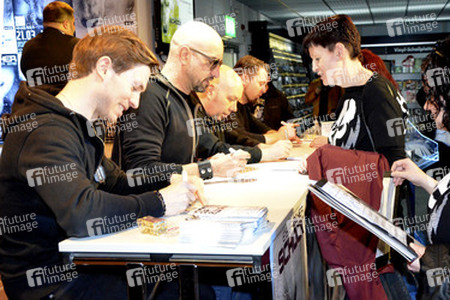 Eisbrecher Autogrammstunde, München