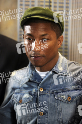 Pharrell Williams beleuchtet das  Empire State Building, New York