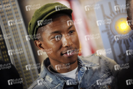 Pharrell Williams beleuchtet das  Empire State Building, New York