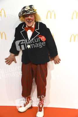 Grand Opening vom McDonald's Restaurant am Flughafen, Frankfurt