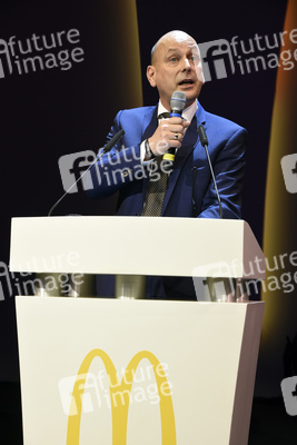 Grand Opening vom McDonald's Restaurant am Flughafen, Frankfurt