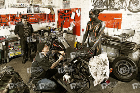 WORKING ART: Zweiradmechaniker / Motorcycle Mechanic
