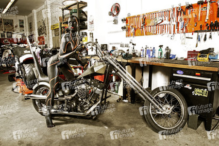 WORKING ART: Zweiradmechaniker / Motorcycle Mechanic
