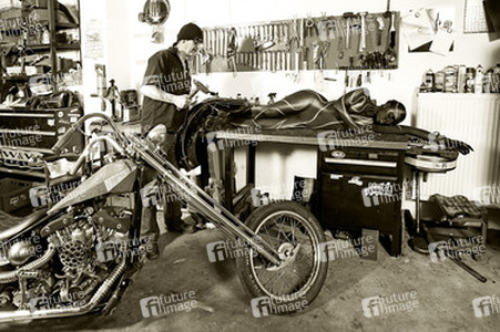 WORKING ART: Zweiradmechaniker / Motorcycle Mechanic