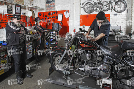 WORKING ART: Zweiradmechaniker / Motorcycle Mechanic