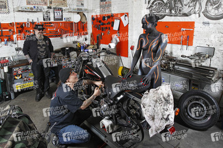 WORKING ART: Zweiradmechaniker / Motorcycle Mechanic
