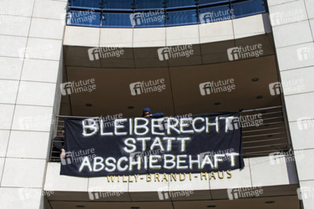 Aktivisten besetzen die Bundeszentrale der SPD, Berlin