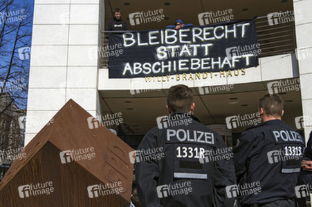 Aktivisten besetzen die Bundeszentrale der SPD, Berlin