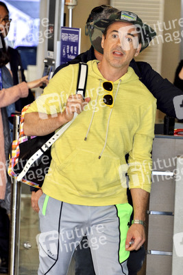 Abflug von Robert Downey Jr.aus Seoul