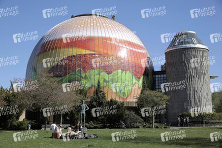 Zeiss-Großplanetarium wird zum 30m großen Burger, Berlin