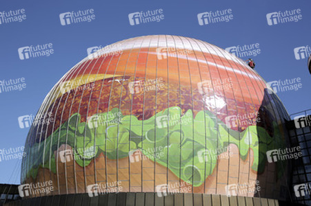 Zeiss-Großplanetarium wird zum 30m großen Burger, Berlin