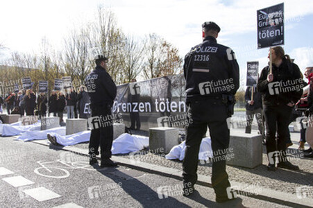 Campact-Aktion 'Europas Grenzen töten', Berlin