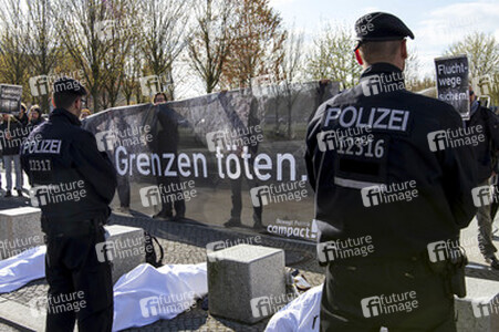 Campact-Aktion 'Europas Grenzen töten', Berlin