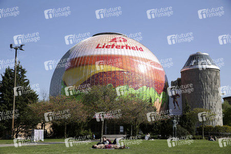 Zeiss-Großplanetarium Berlin als 30m großen Burger