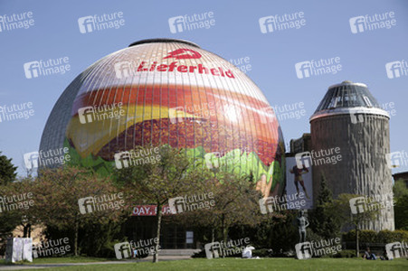 Zeiss-Großplanetarium Berlin als 30m großen Burger