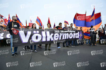 Armenier demonstrieiren in Berlin