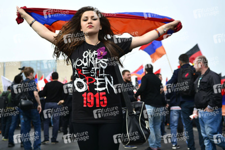 Armenier demonstrieiren in Berlin