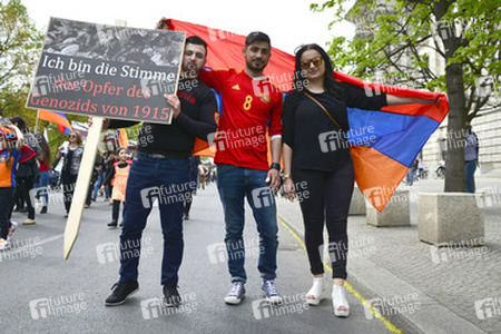 Armenier demonstrieiren in Berlin
