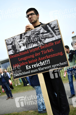 Armenier demonstrieiren in Berlin