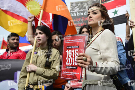 Armenier demonstrieiren in Berlin