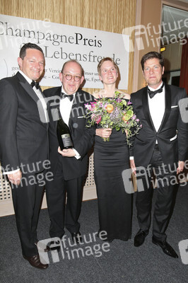 Verleihung vom Champagne Preis für Lebensfreude in Hamburg