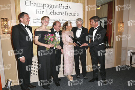 Verleihung vom Champagne Preis für Lebensfreude in Hamburg