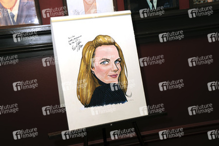 Elisabeth Moss erhält eine Kariaktur im Sardi's in New York